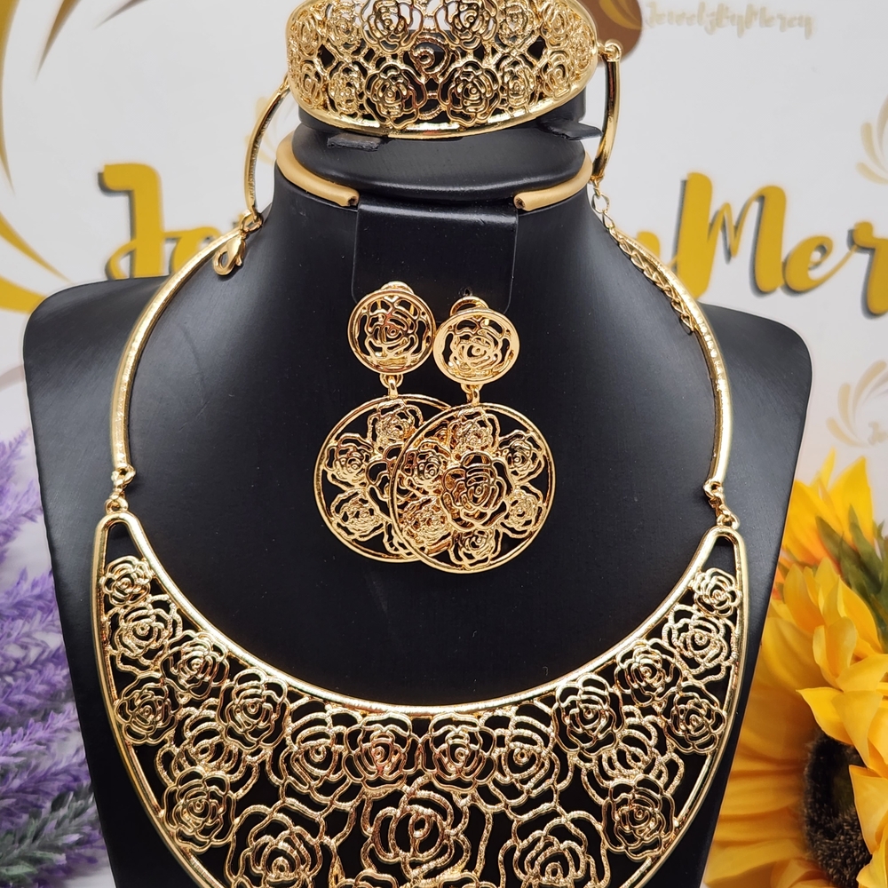 Elegant Gold Floral Necklace Set
